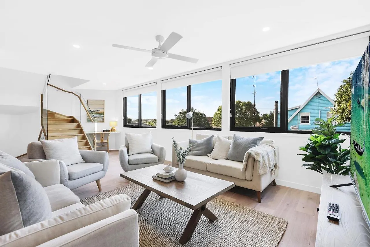 New 3Br Burleigh Beach Townhome With Private Rooftop! Gold Coast